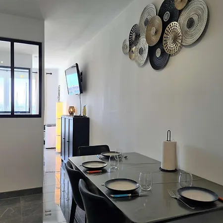 Cap D'agde, 4 Couchages, Proche Port Et Commerces, A 500m Du Centre - Fr-1-249-408 Appartement *